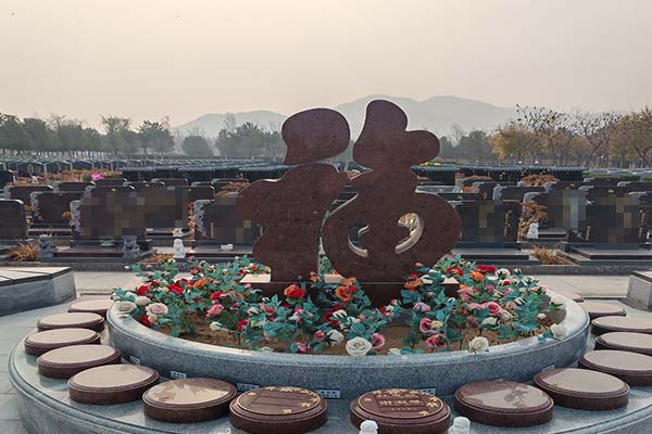 北京中华永久陵园公墓绿意环绕，诗意栖息的永眠之地