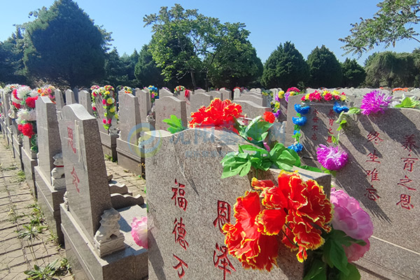 回龙岗墓园