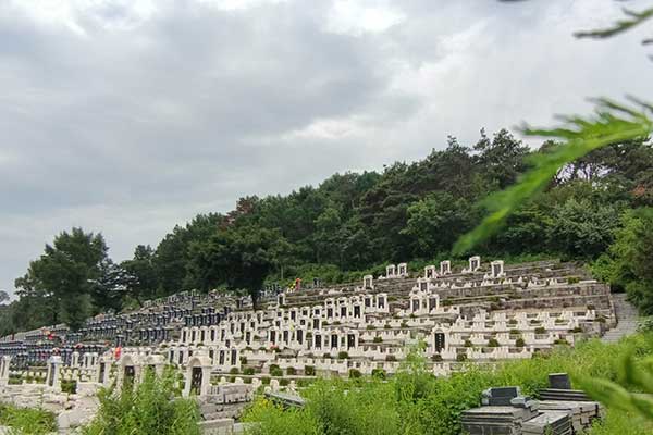 沈阳大河贝墓园